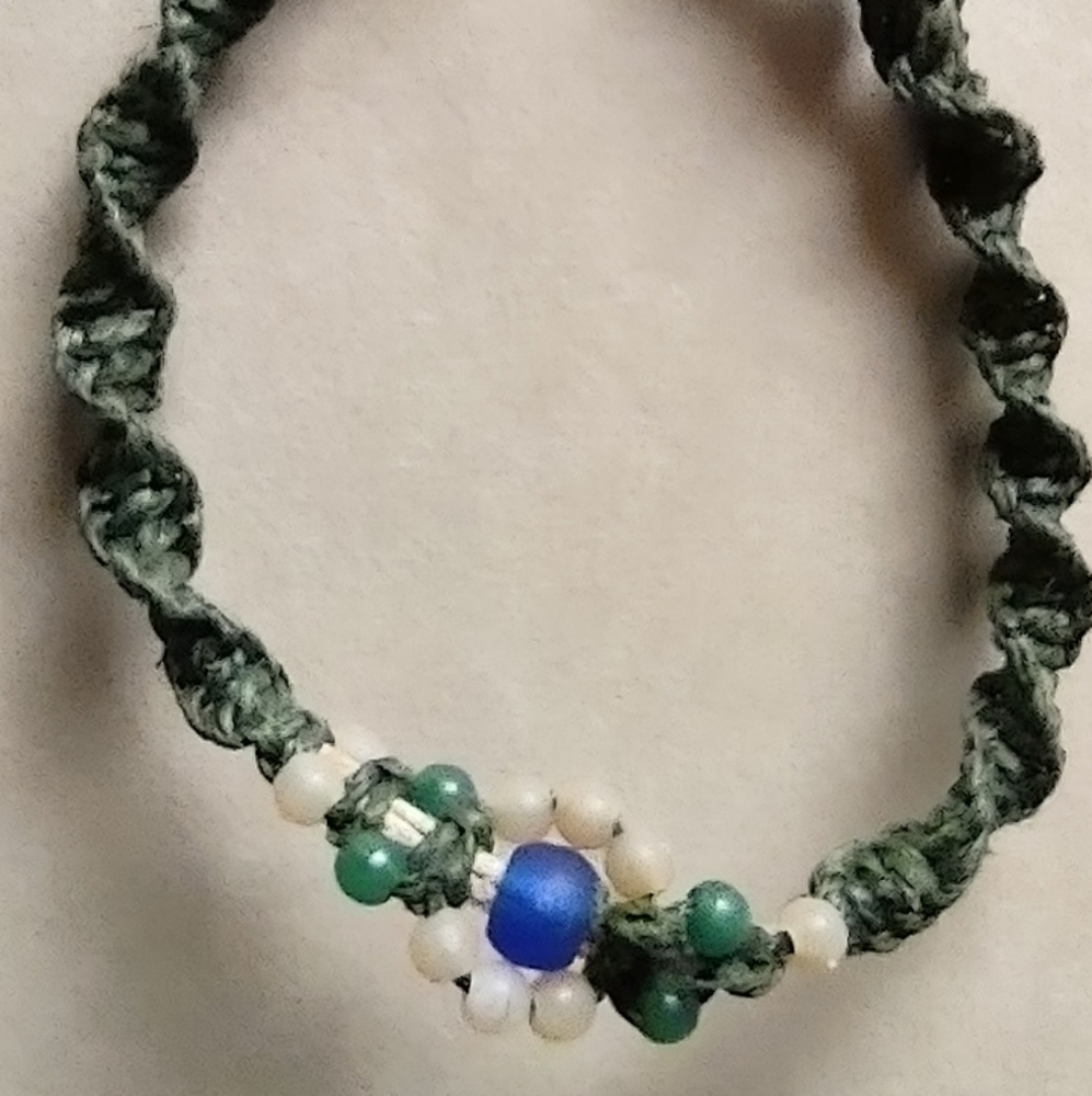 Handmade Hemp ankle bracelet braided center flower detail w/glass beads